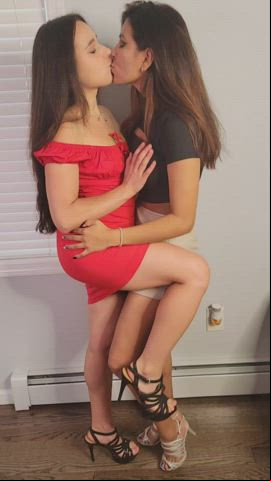 giant breasts Colombian Kissing Lesbian Lesbians Moaning Naked Small melons Ukrainian Porn GIF